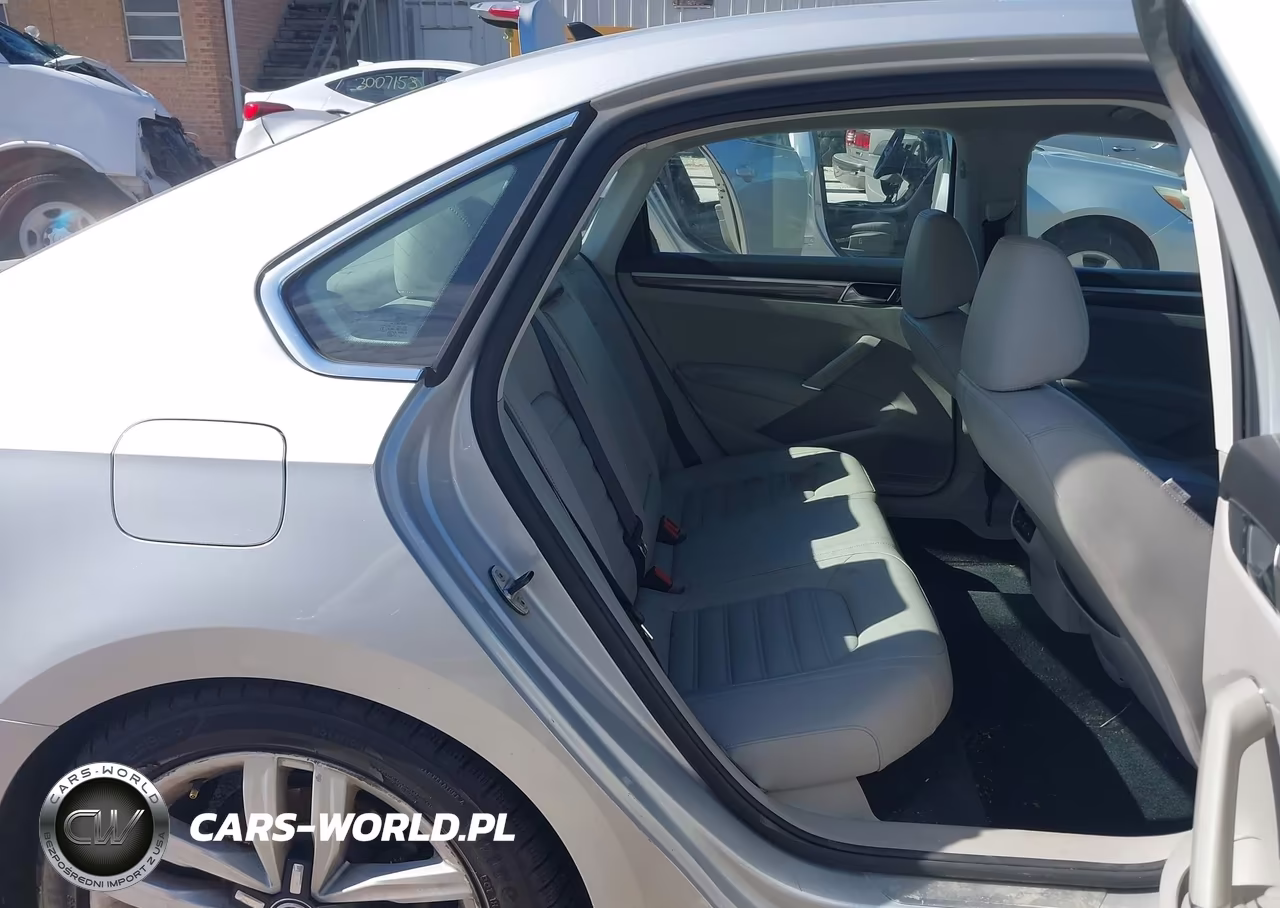 2017 Volkswagen Passat 1.8T Sel Premium VIN:1VWCT7A37HC045613 - 8