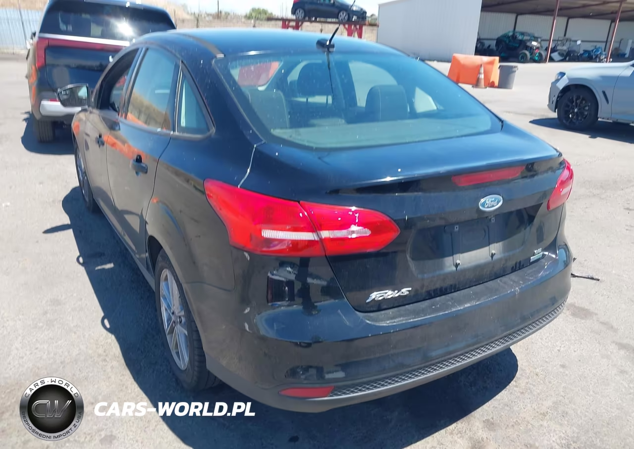 2017 Ford Focus Se VIN:1FADP3FE1HL237565 - 3