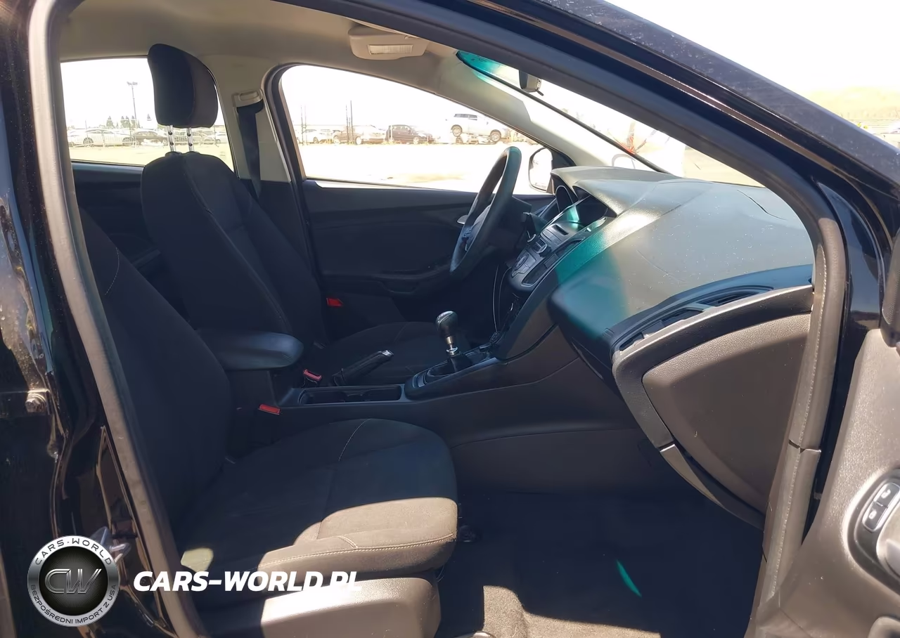 2017 Ford Focus Se VIN:1FADP3FE1HL237565 - 5