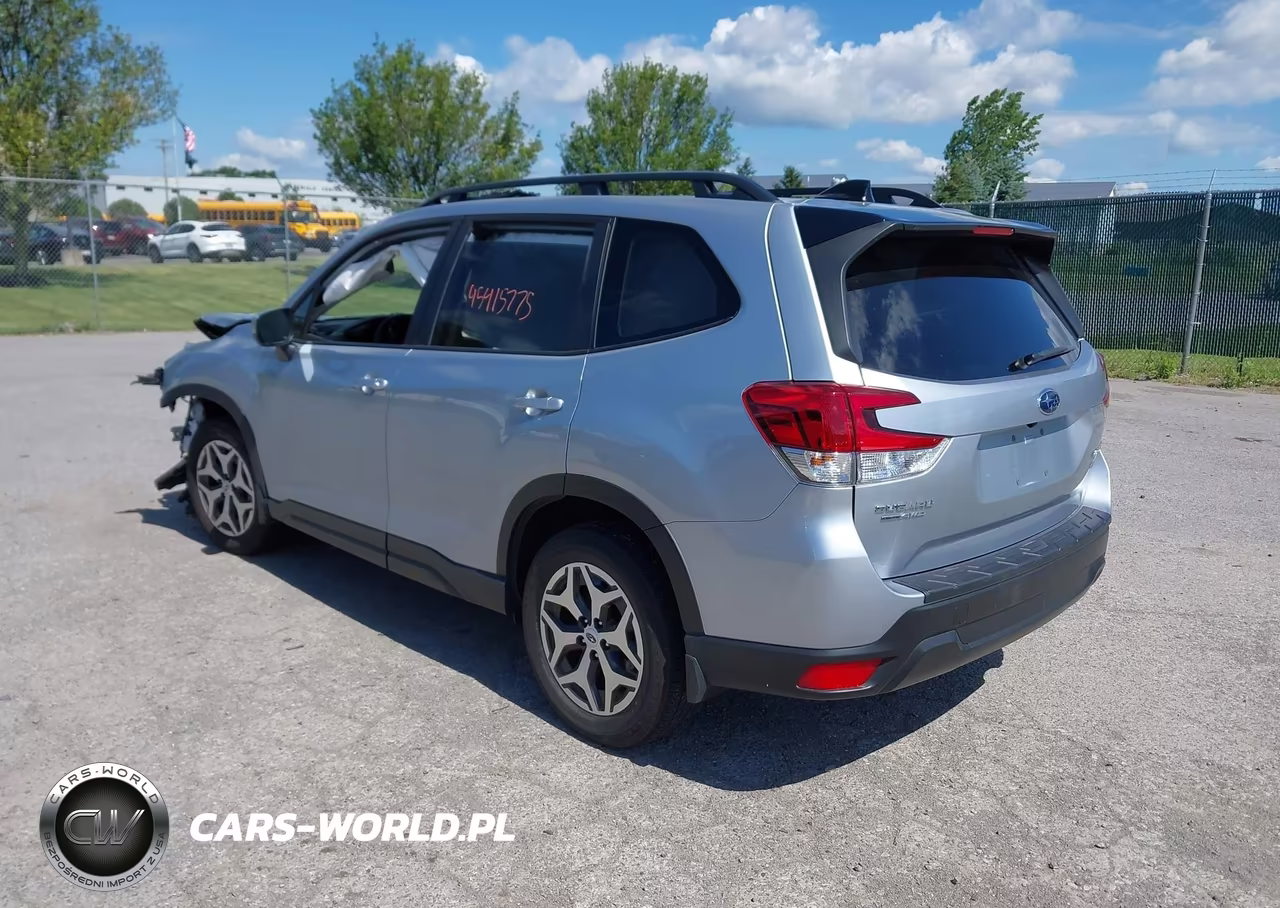 2024 Subaru Forester Premium VIN:JF2SKADC0RH481025 - 3