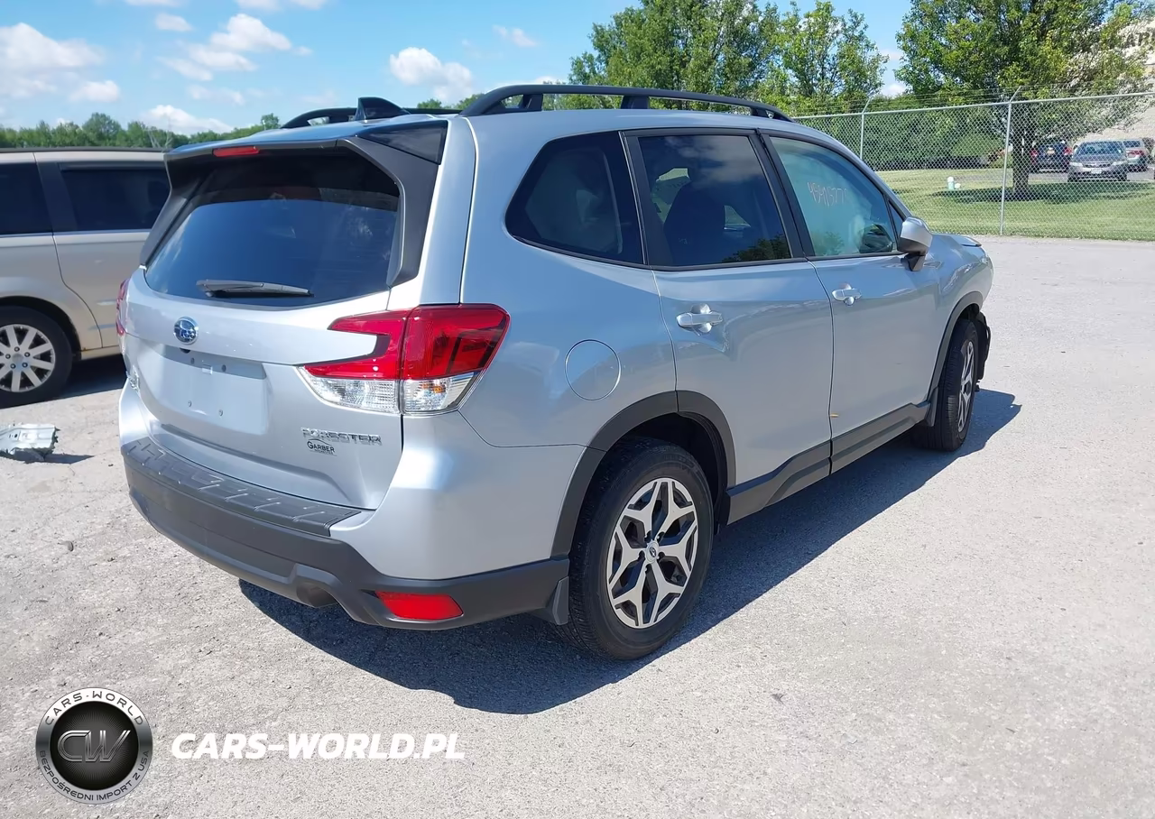 2024 Subaru Forester Premium VIN:JF2SKADC0RH481025 - 4