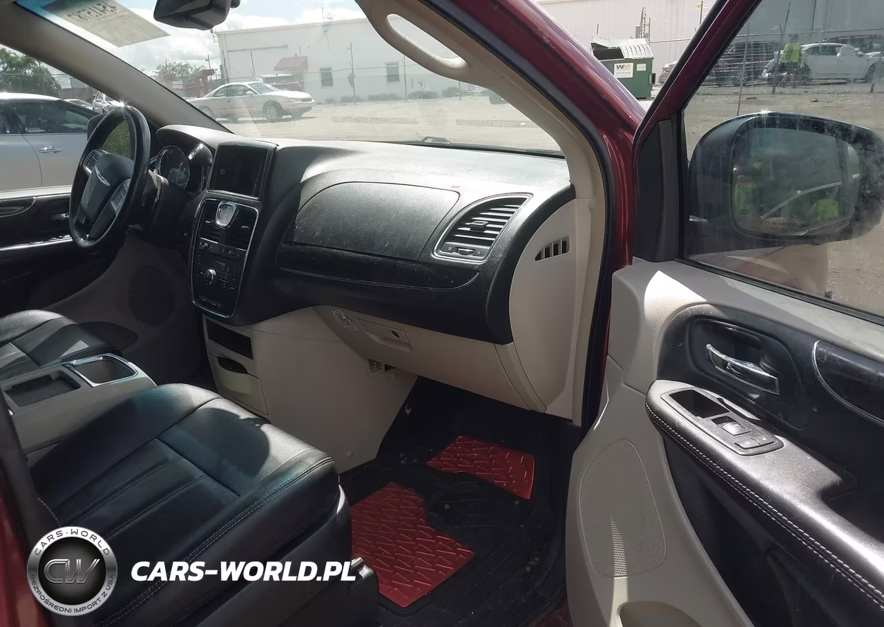 2015 Chrysler Town & Country Touring VIN:2C4RC1BG7FR594860 - 5