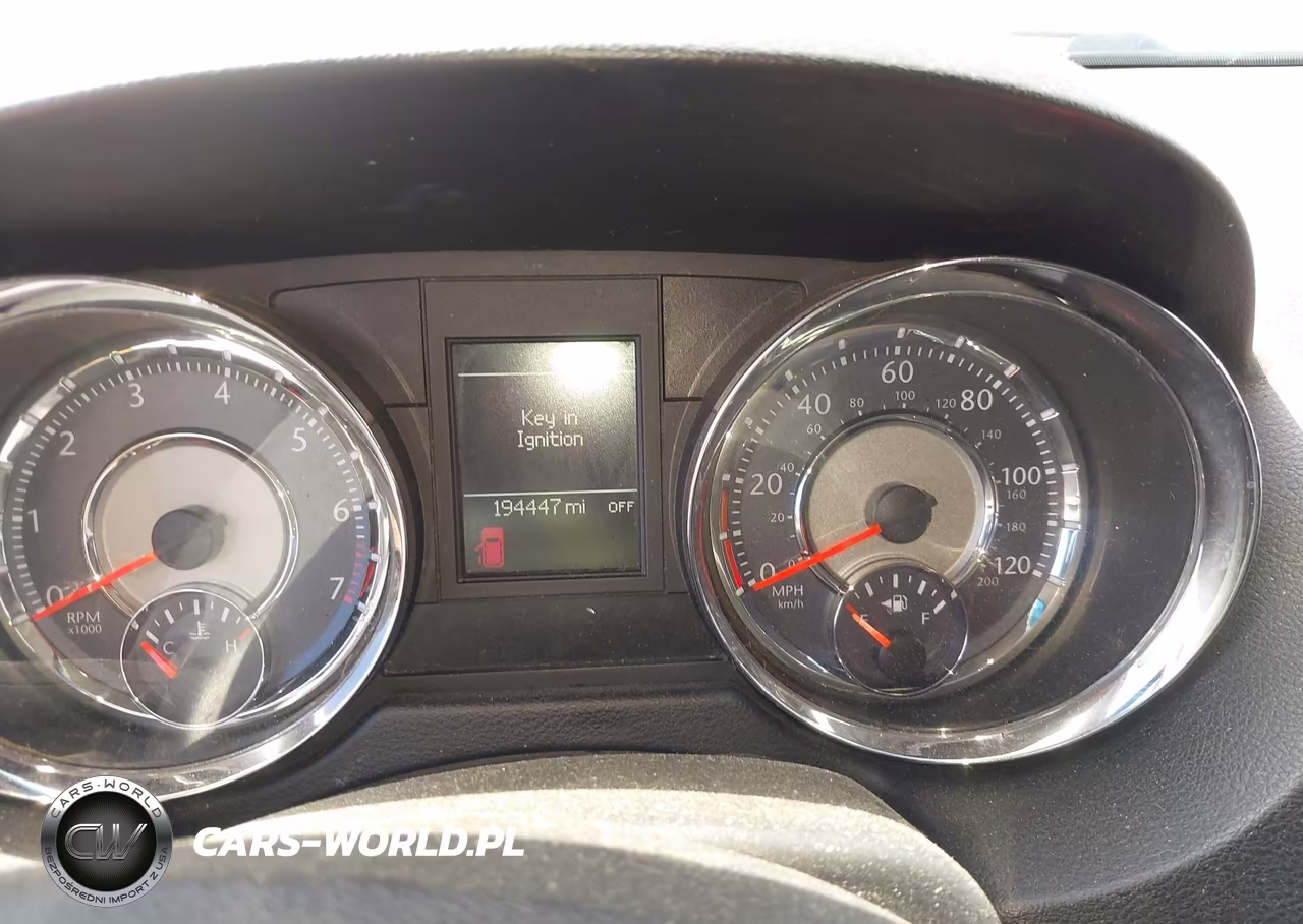 2015 Chrysler Town & Country Touring VIN:2C4RC1BG7FR594860 - 7