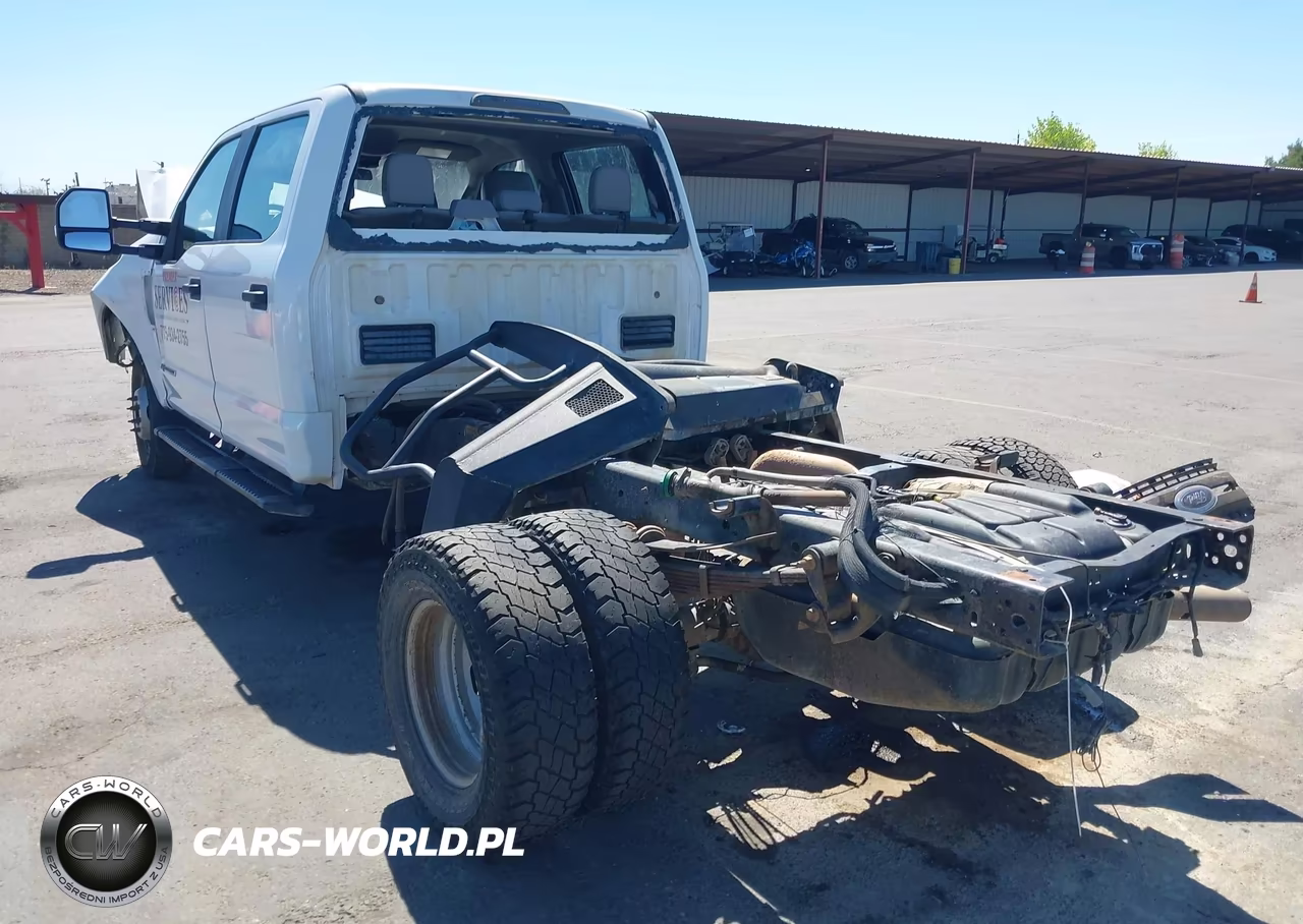2017 Ford F-350 Chassis Lariat-Xl-Xlt VIN:1FD8W3HT2HED46689 - 3