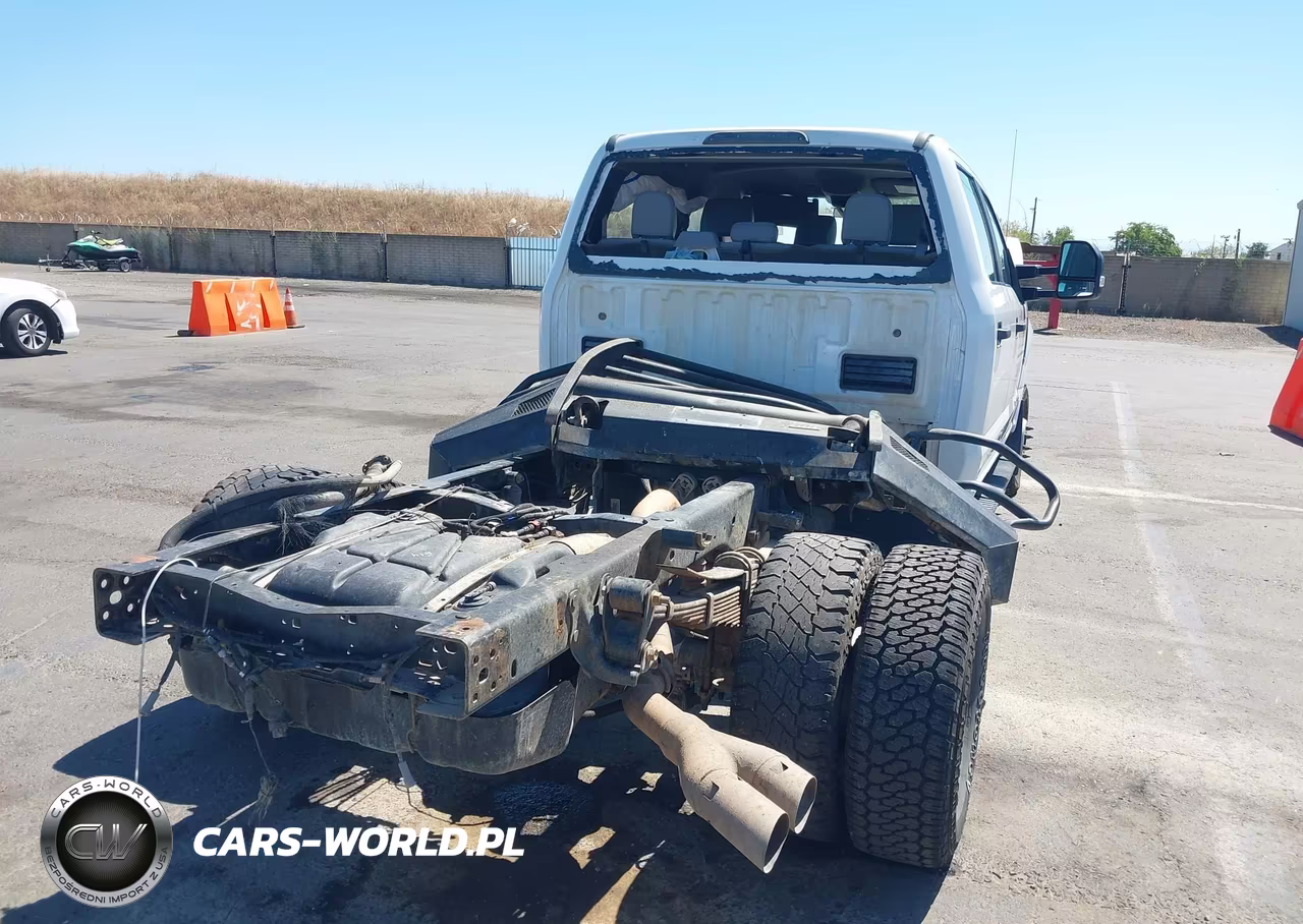 2017 Ford F-350 Chassis Lariat-Xl-Xlt VIN:1FD8W3HT2HED46689 - 4