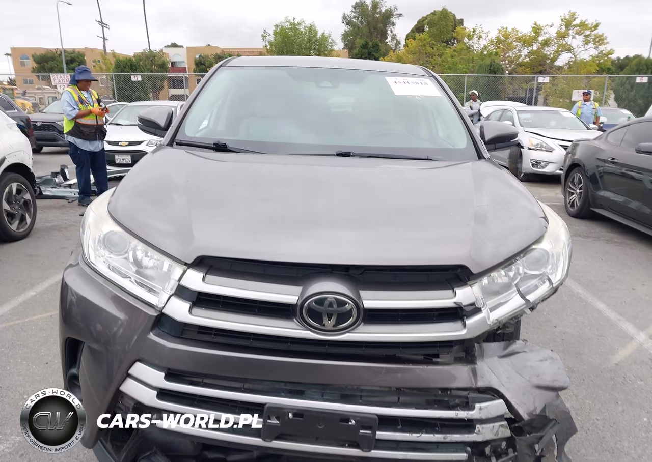2019 Toyota Highlander Le VIN:5TDZARFH6KS056594 - 12