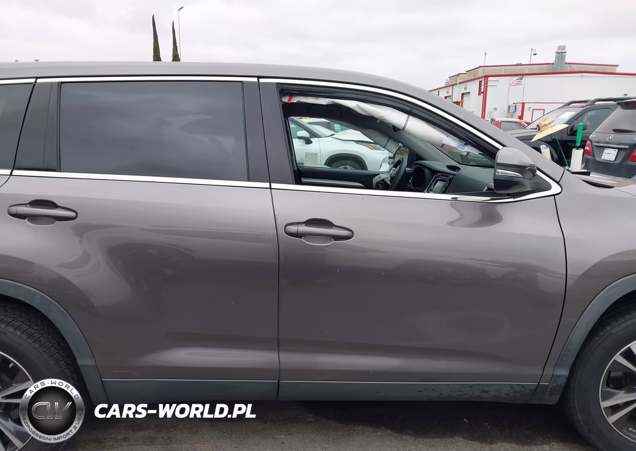 2019 Toyota Highlander Le VIN:5TDZARFH6KS056594 - 13