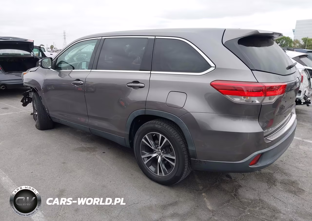 2019 Toyota Highlander Le VIN:5TDZARFH6KS056594 - 3
