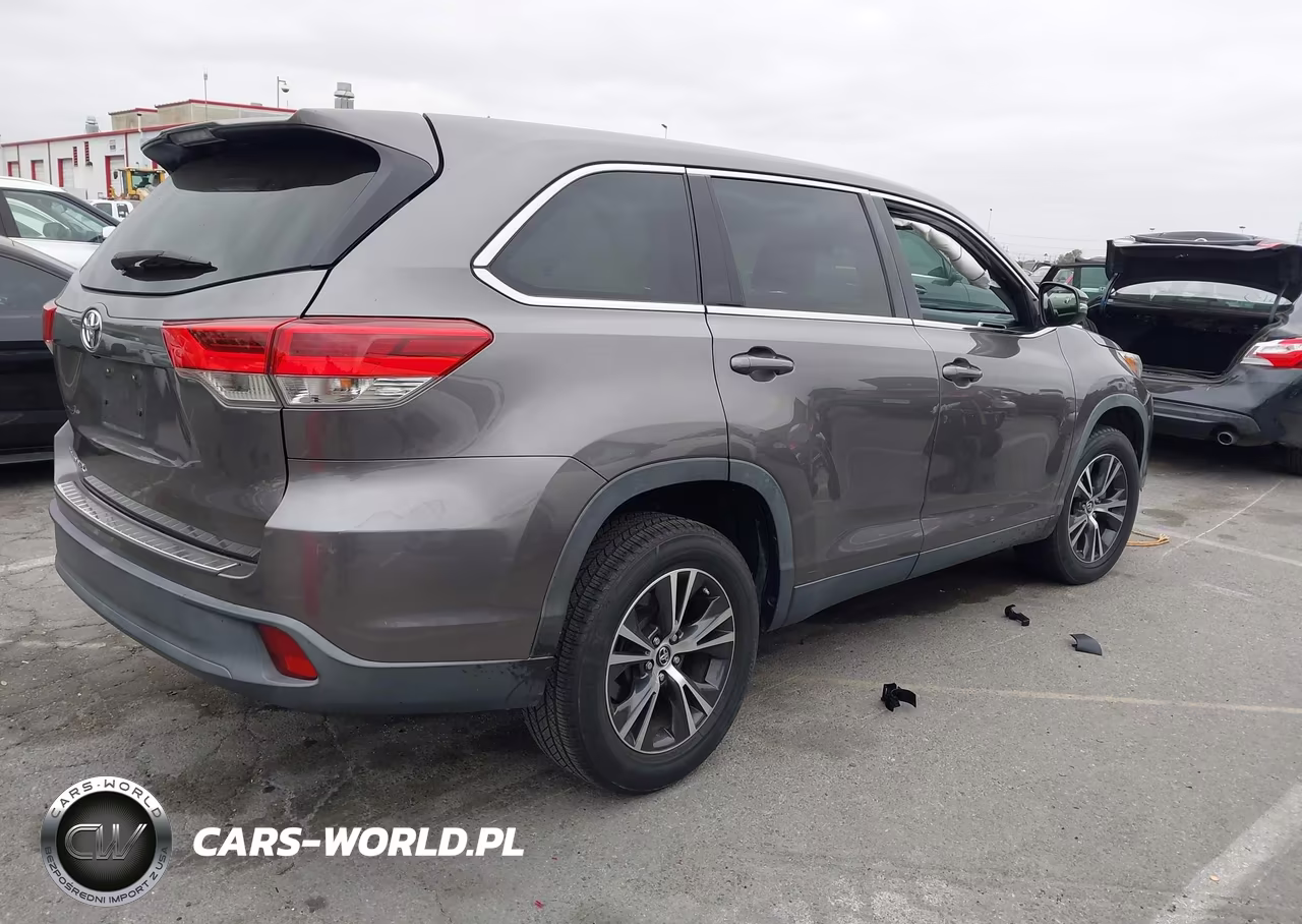 2019 Toyota Highlander Le VIN:5TDZARFH6KS056594 - 4