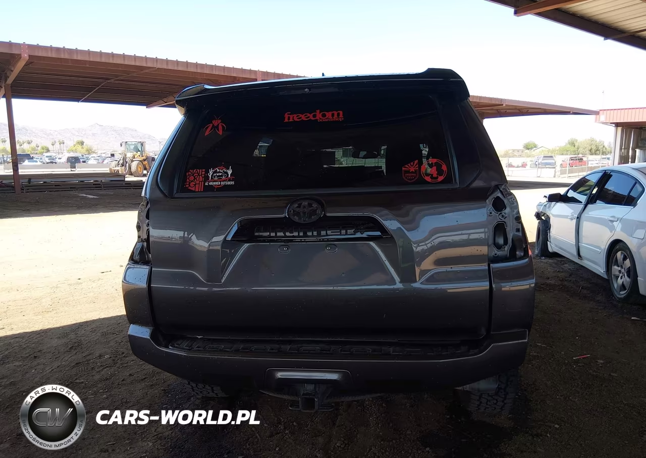 2021 Toyota 4Runner Venture Special Edition VIN:JTEHU5JR8M5886428 - 17
