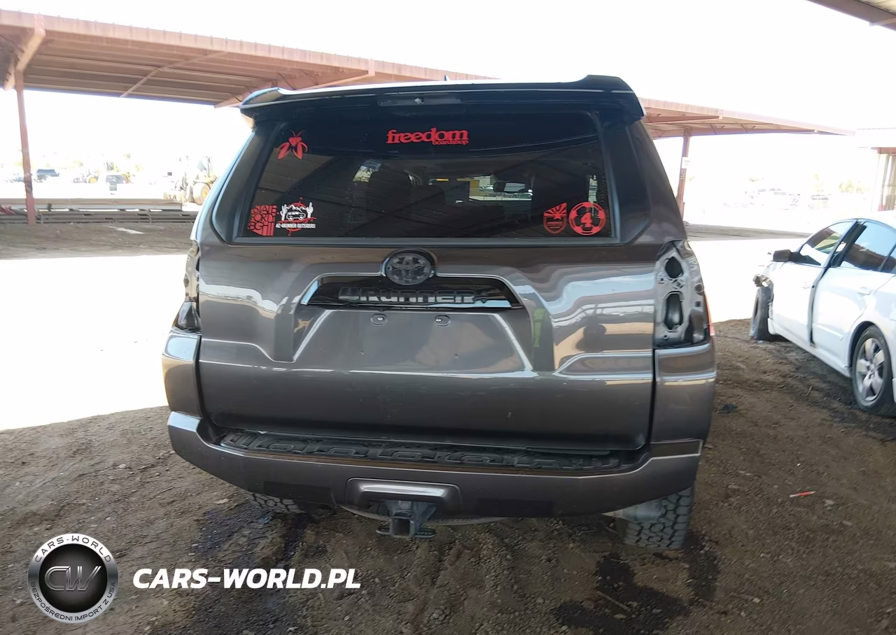 2021 Toyota 4Runner Venture Special Edition VIN:JTEHU5JR8M5886428 - 21