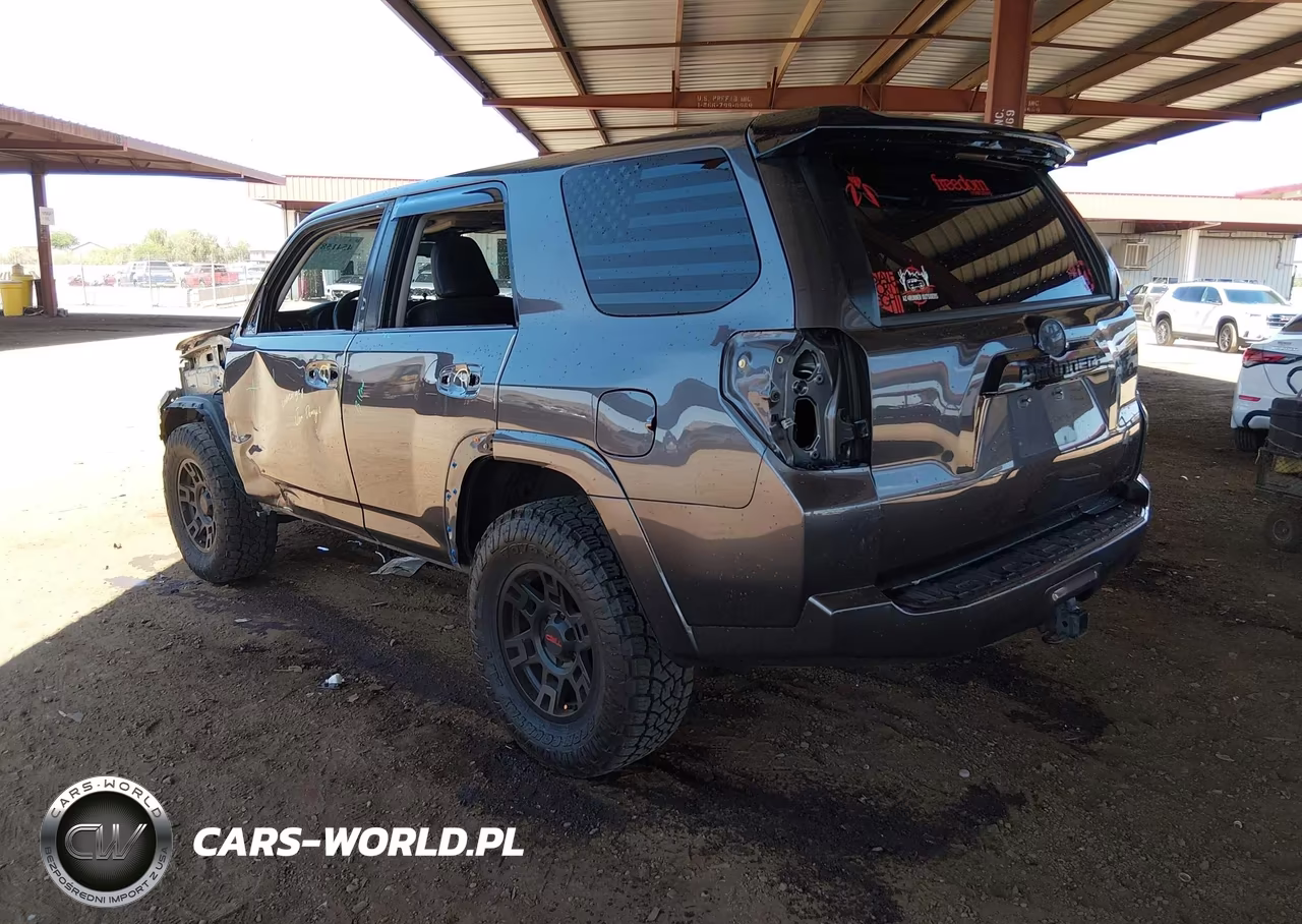 2021 Toyota 4Runner Venture Special Edition VIN:JTEHU5JR8M5886428 - 3