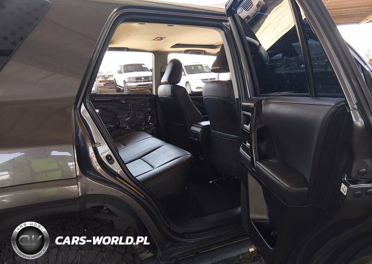 2021 Toyota 4Runner Venture Special Edition VIN:JTEHU5JR8M5886428 - 8