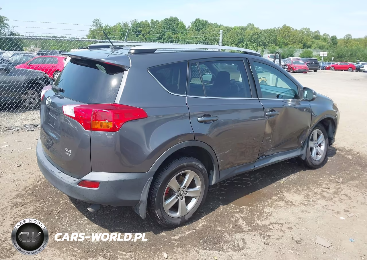 2015 Toyota Rav4 Xle VIN:2T3RFREV9FW365229 - 4
