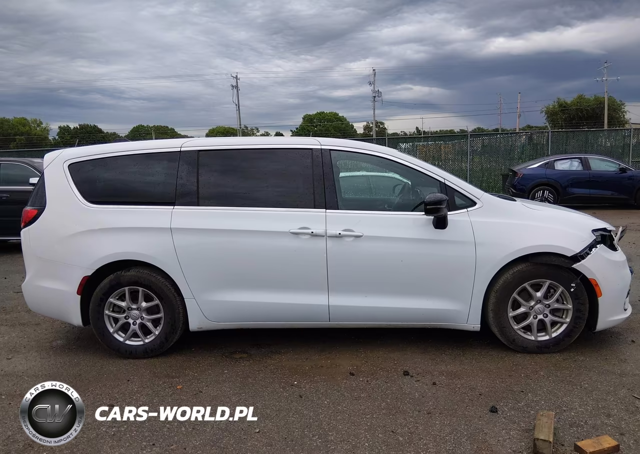2026 Chrysler Pacifica Select VIN:2C4RC1BG6TR201488 - 13