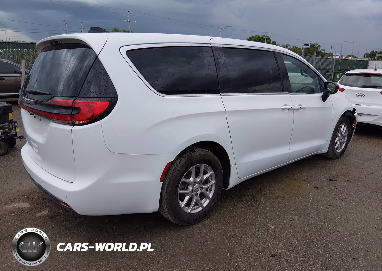 2026 Chrysler Pacifica Select VIN:2C4RC1BG6TR201488 - 4