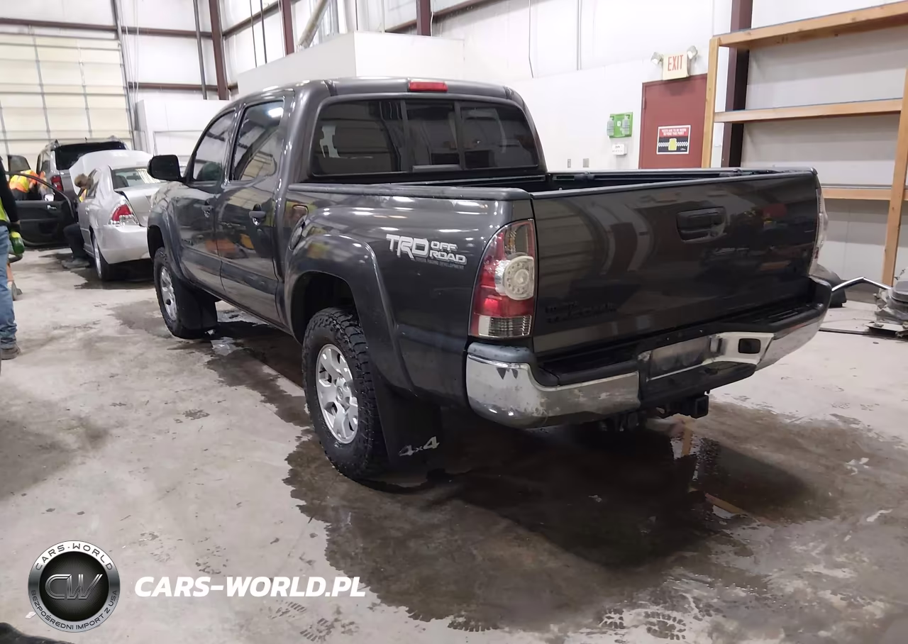 2013 Toyota Tacoma Base V6 VIN:5TFLU4ENXDX049829 - 3