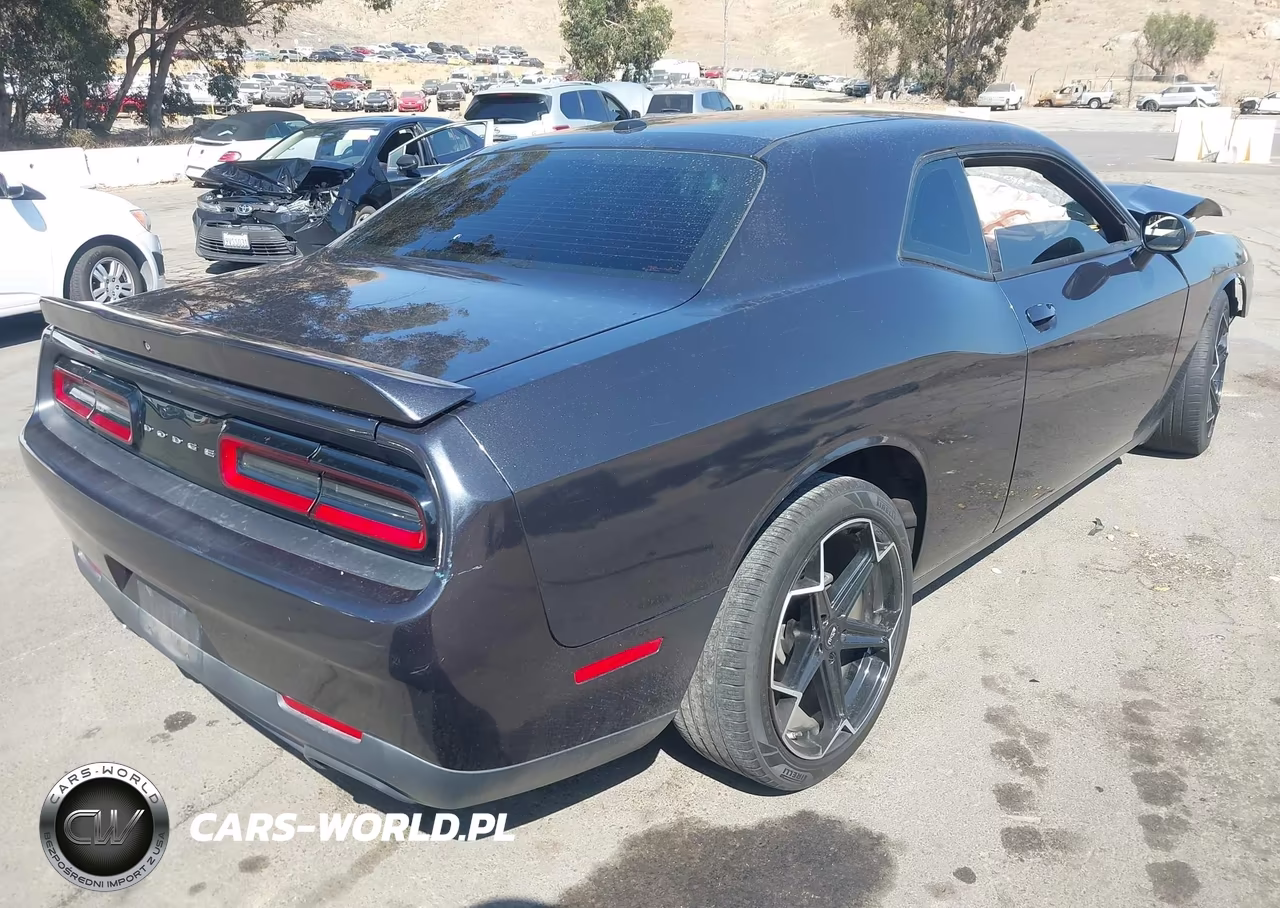 2018 Dodge Challenger Sxt VIN:2C3CDZAG1JH245876 - 4