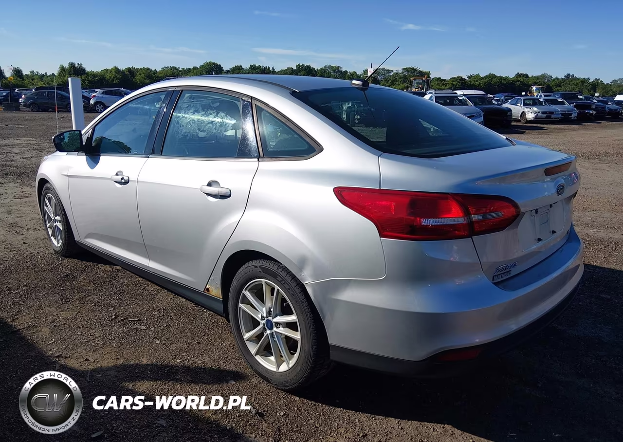 2018 Ford Focus Se VIN:1FADP3F21JL210250 - 3