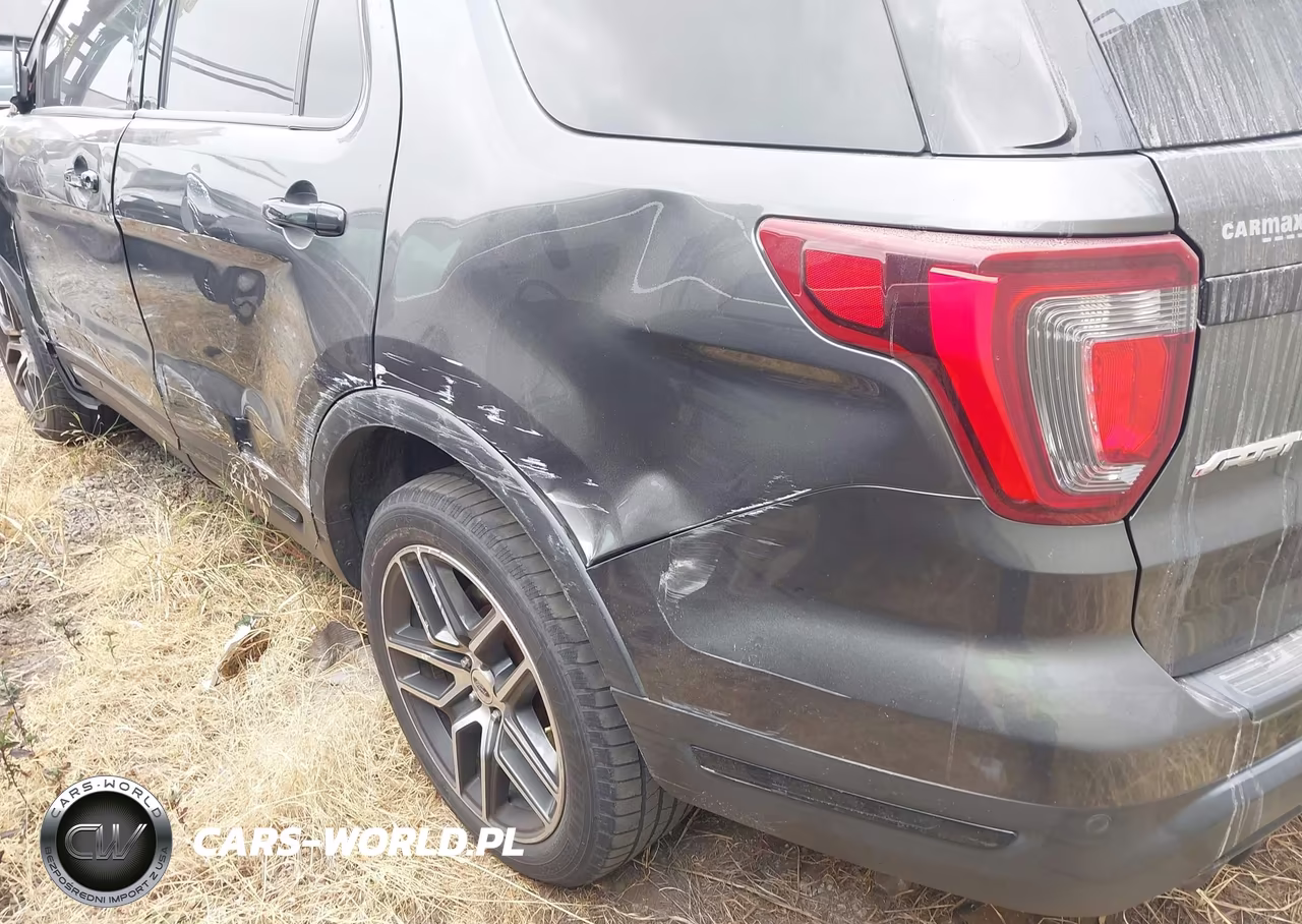 2019 Ford Explorer Sport VIN:1FM5K8GTXKGA19255 - 3