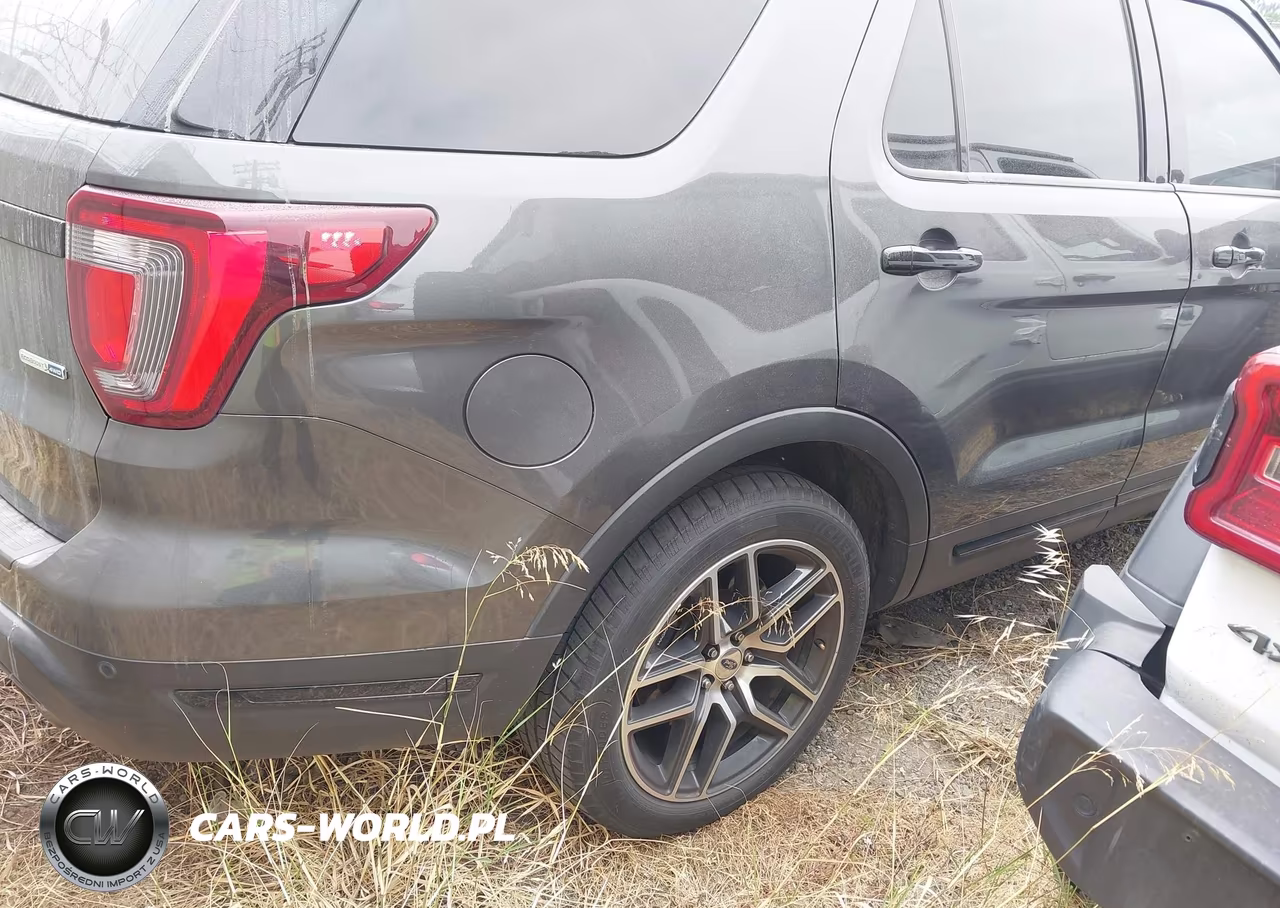 2019 Ford Explorer Sport VIN:1FM5K8GTXKGA19255 - 4