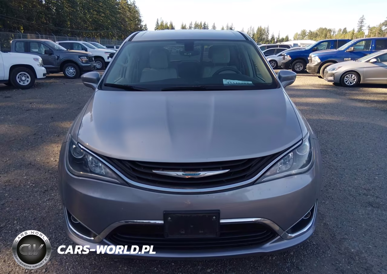 2018 Chrysler Pacifica Hybrid Touring Plus VIN:2C4RC1H79JR311665 - 12
