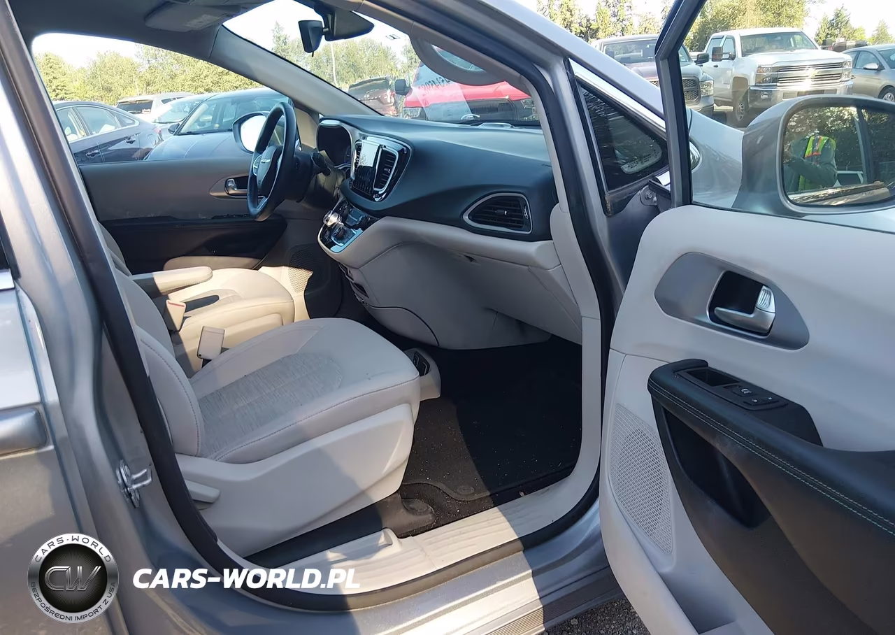 2018 Chrysler Pacifica Hybrid Touring Plus VIN:2C4RC1H79JR311665 - 5