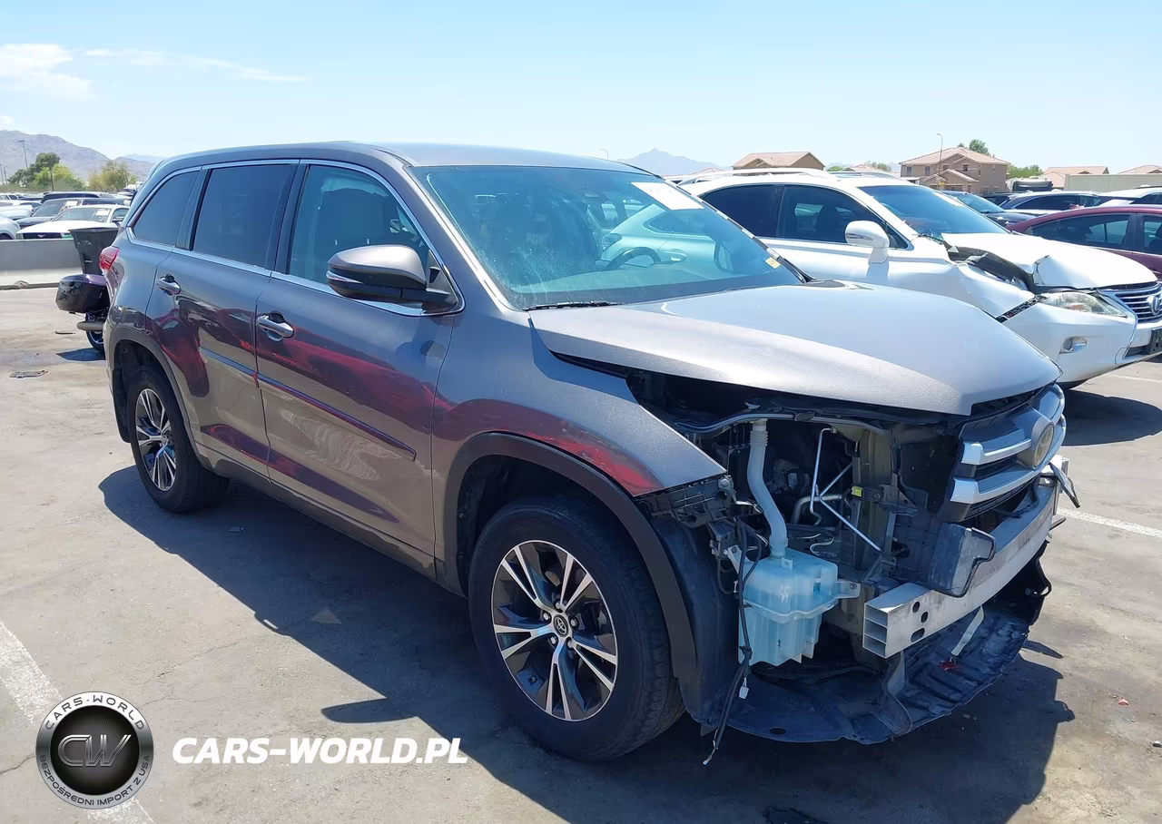 2017 Toyota Highlander Le – zdjęcie 1 z 17