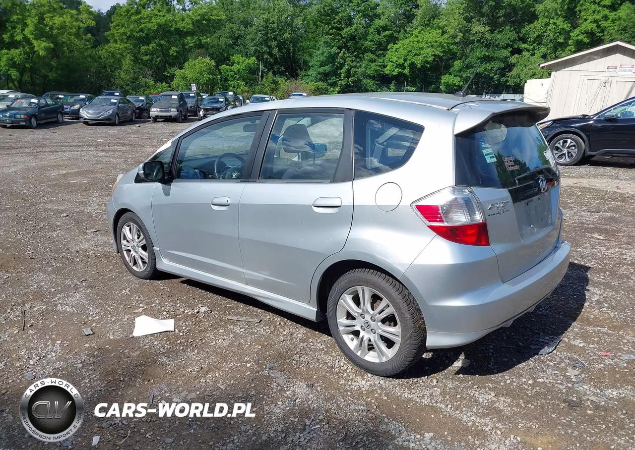 2011 Honda Fit Sport VIN:JHMGE8H56BC002978 - 3