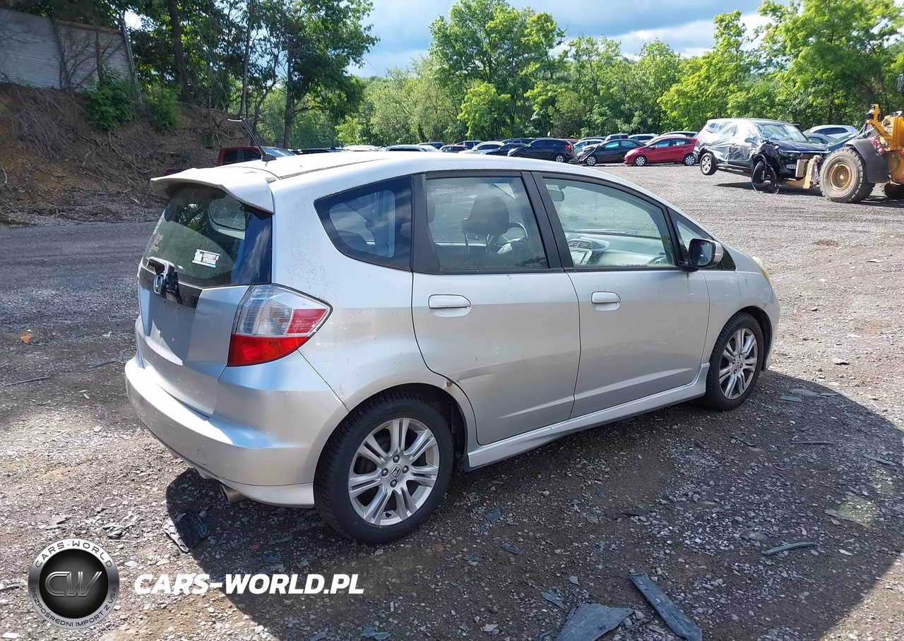 2011 Honda Fit Sport VIN:JHMGE8H56BC002978 - 4