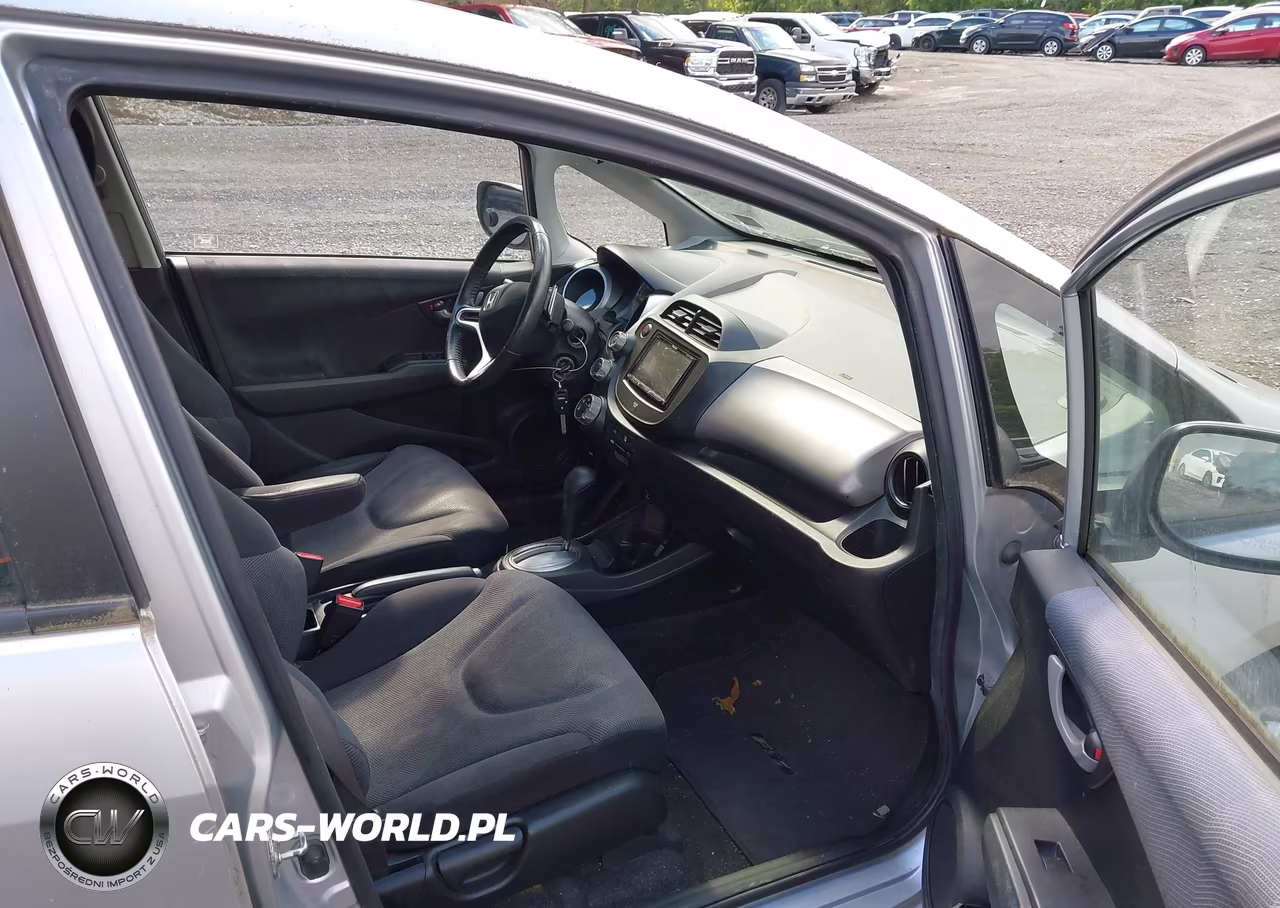 2011 Honda Fit Sport VIN:JHMGE8H56BC002978 - 5