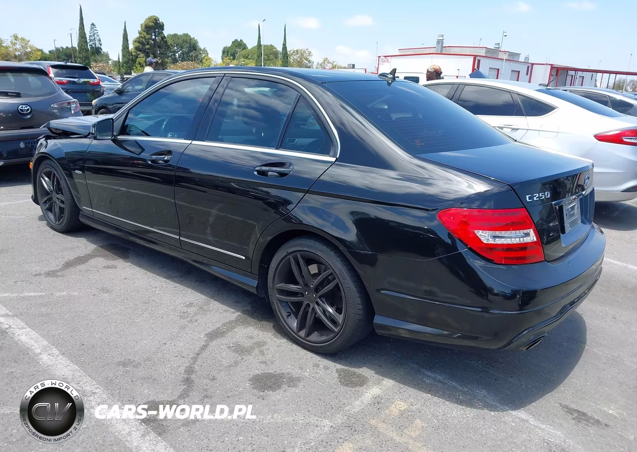 2012 Mercedes-Benz C 250 Sport VIN:WDDGF4HB3CF853428 - 3