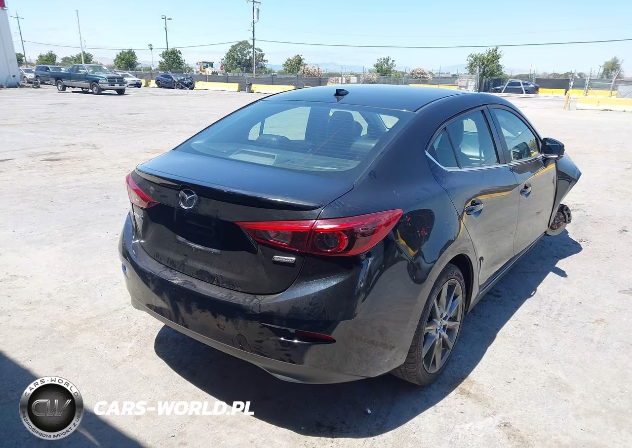 2018 Mazda Mazda3 Grand Touring VIN:3MZBN1W3XJM202728 - 4