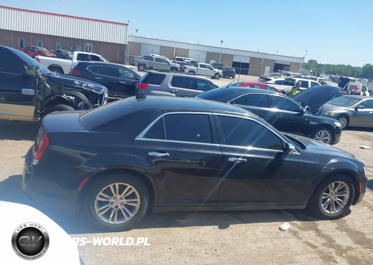 2015 Chrysler 300C VIN:2C3CCAEGXFH779920 - 13
