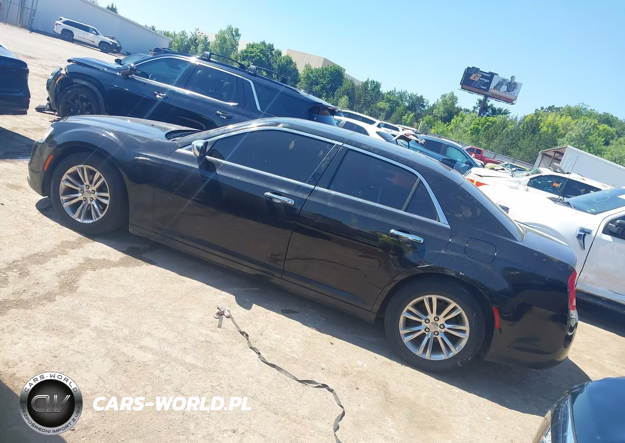 2015 Chrysler 300C VIN:2C3CCAEGXFH779920 - 3