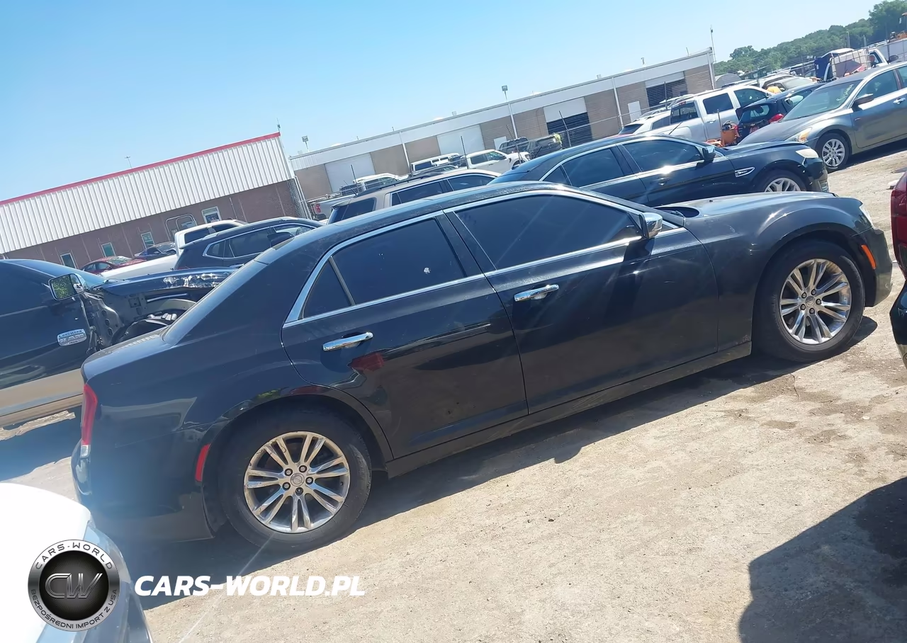 2015 Chrysler 300C VIN:2C3CCAEGXFH779920 - 4