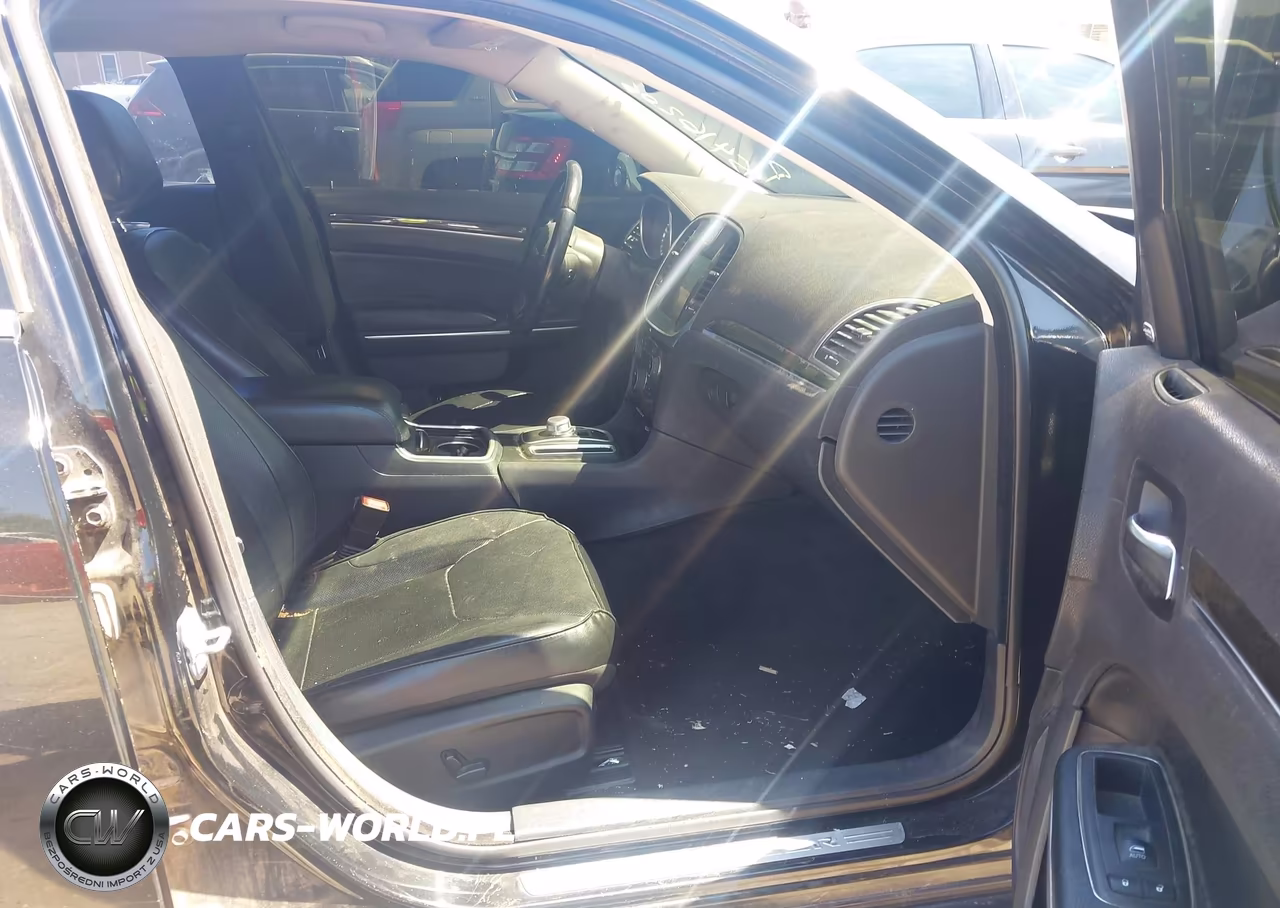 2015 Chrysler 300C VIN:2C3CCAEGXFH779920 - 5
