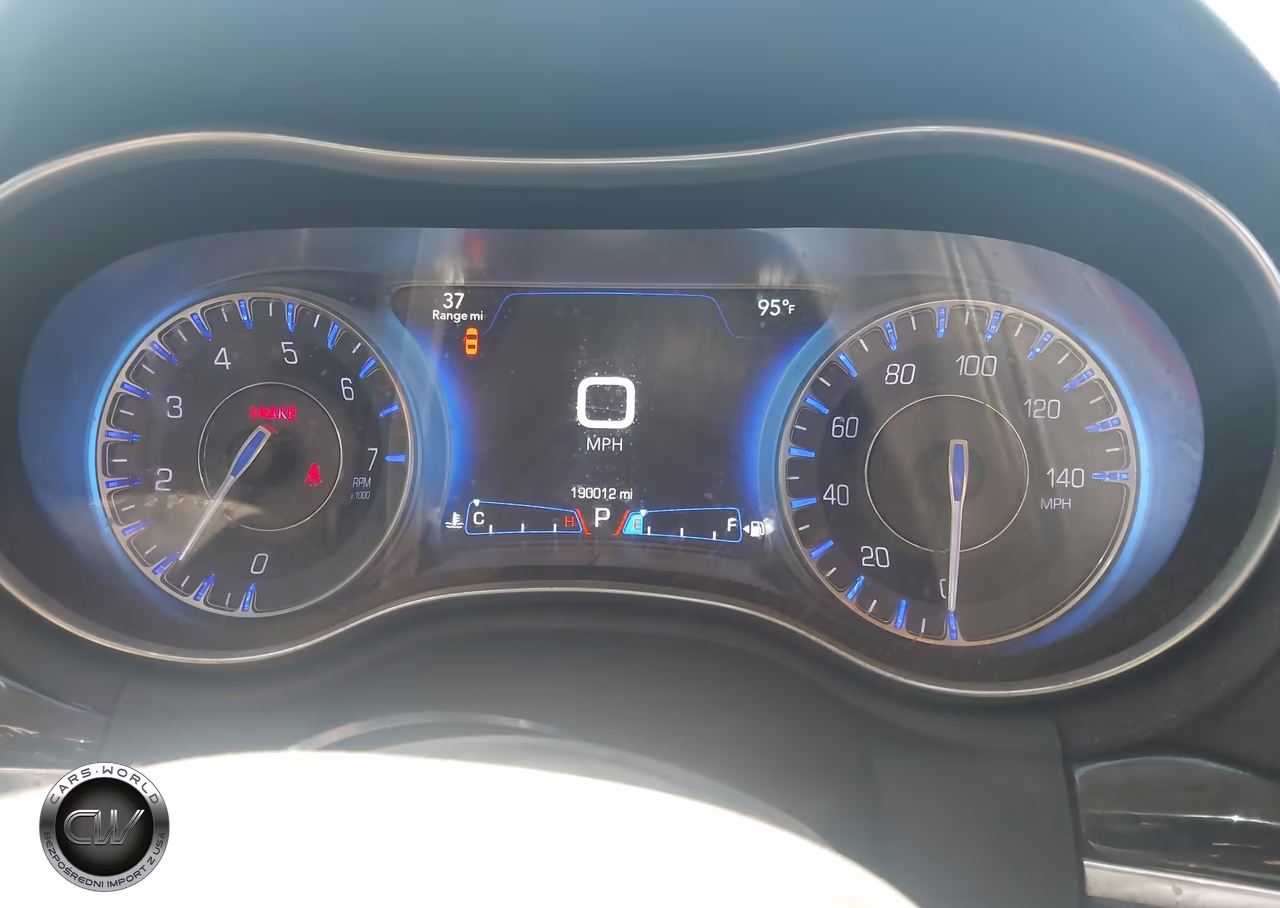 2015 Chrysler 300C VIN:2C3CCAEGXFH779920 - 7