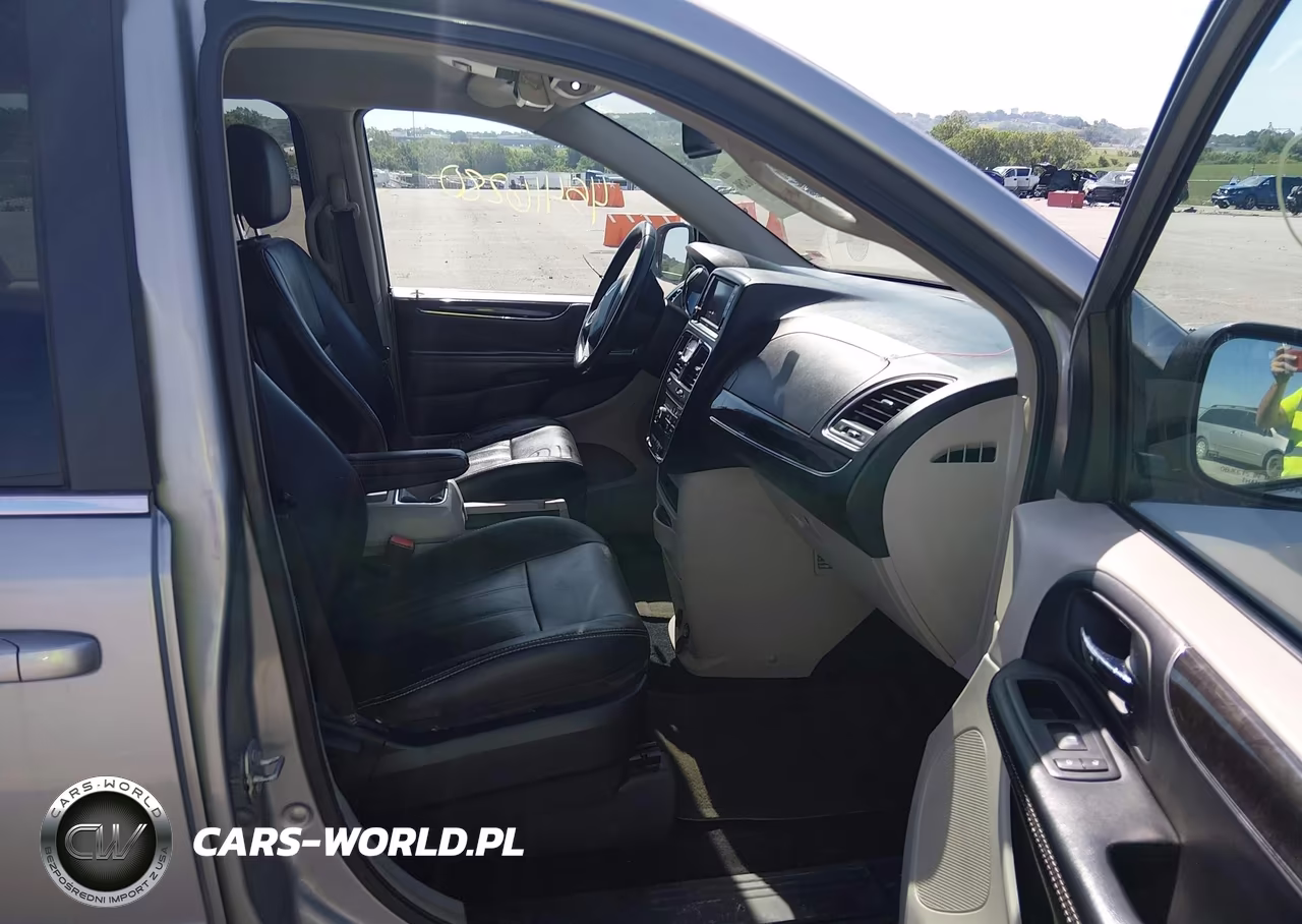2016 Chrysler Town & Country Touring VIN:2C4RC1BG7GR297055 - 5