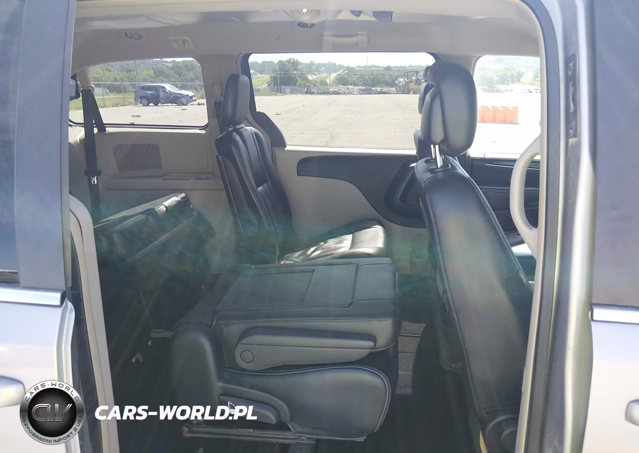 2016 Chrysler Town & Country Touring VIN:2C4RC1BG7GR297055 - 8