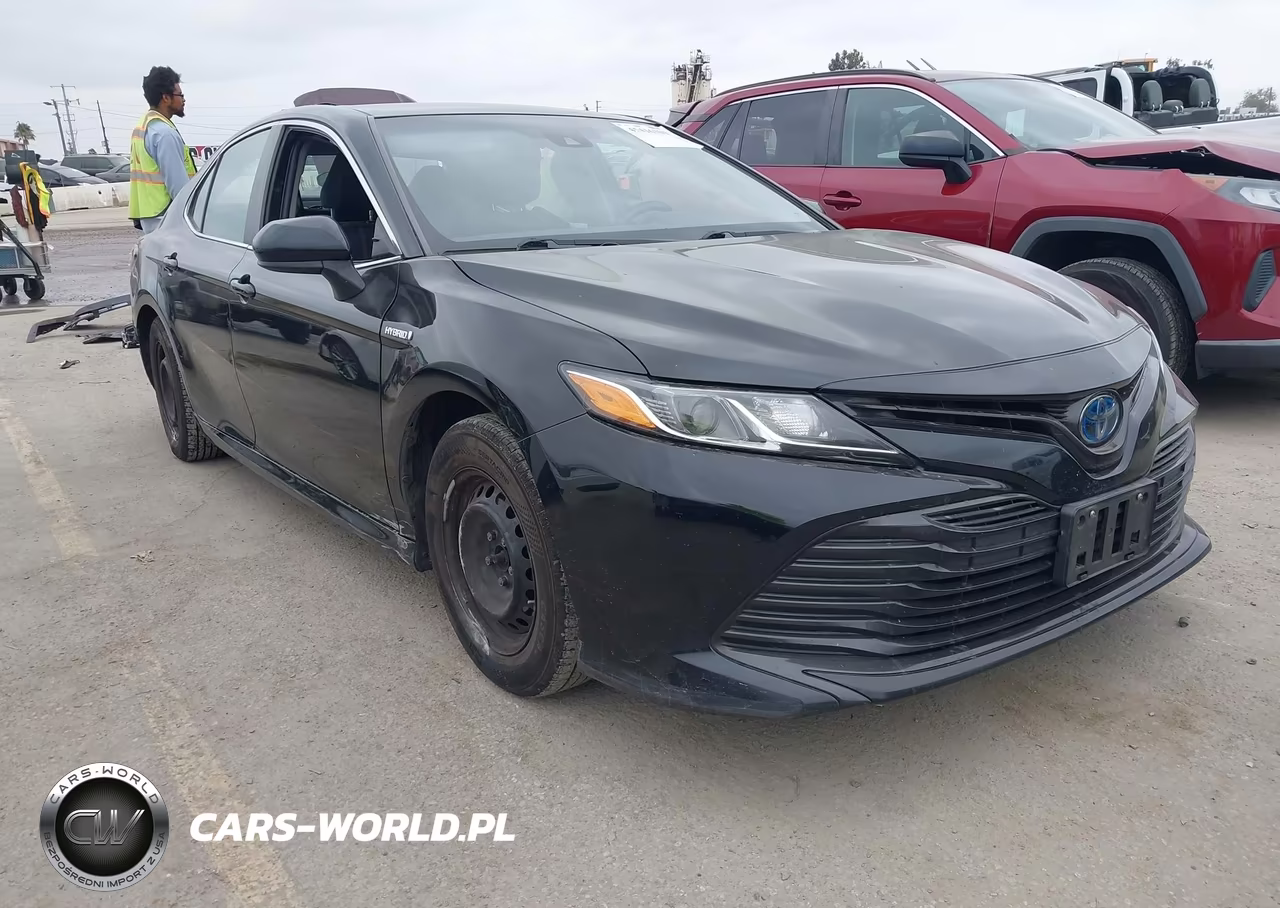 2020 Toyota Camry Le Hybrid – zdjęcie 1 z 17