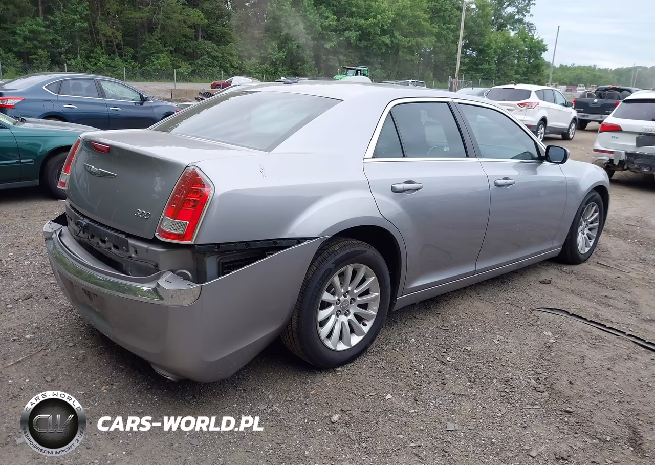 2013 Chrysler 300 Motown VIN:2C3CCAAG0DH599218 - 4
