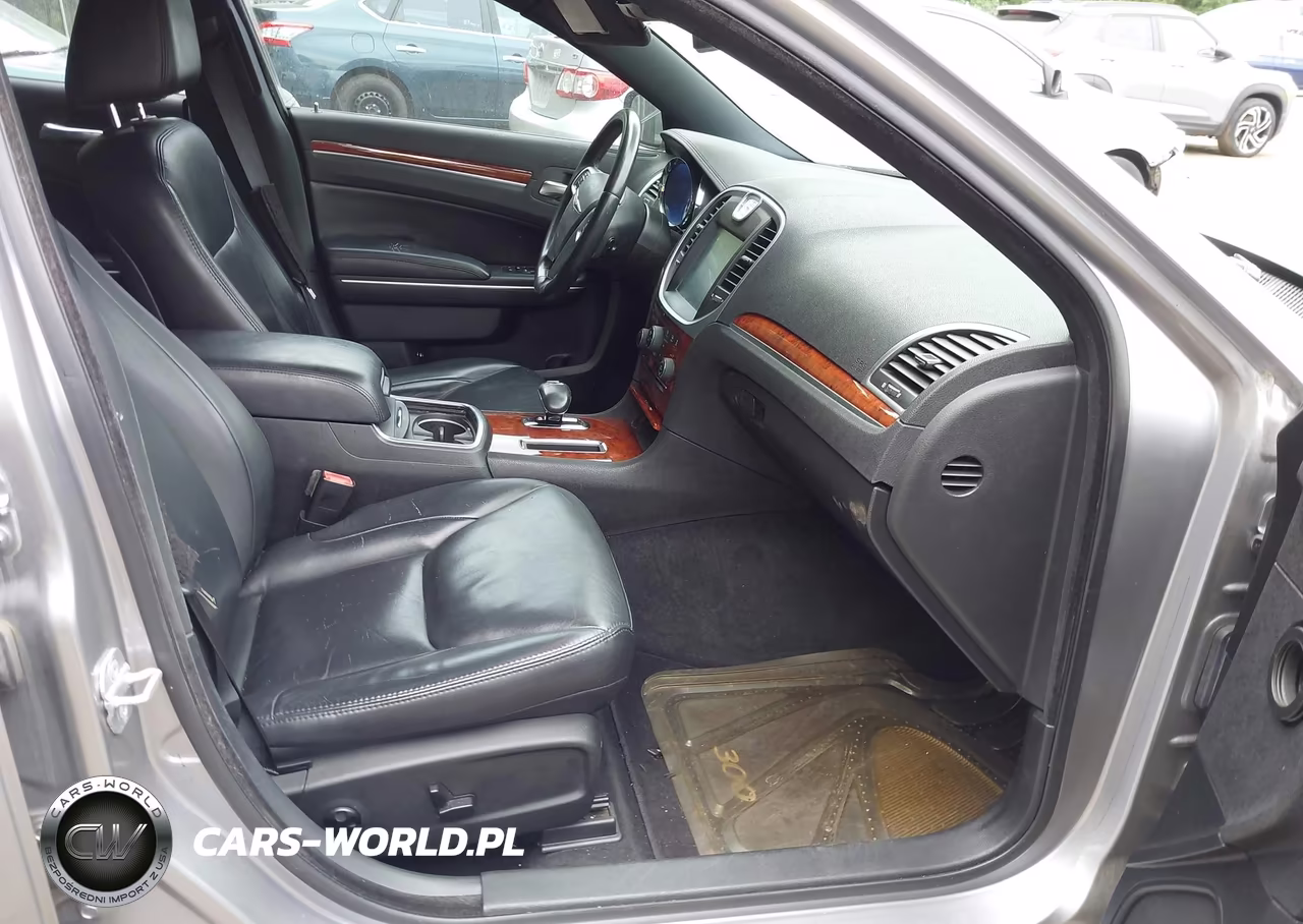 2013 Chrysler 300 Motown VIN:2C3CCAAG0DH599218 - 5