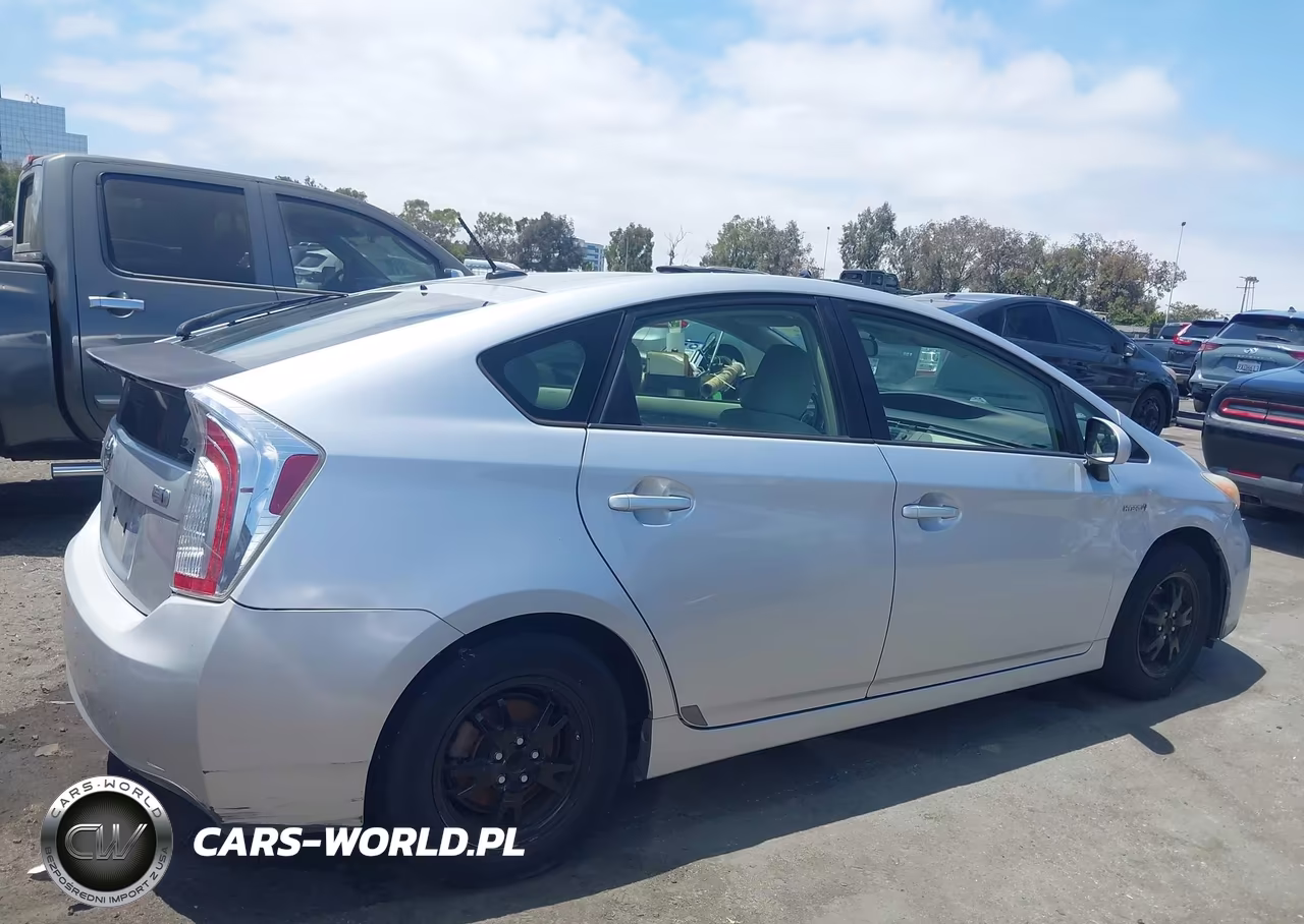 2012 Toyota Prius Three VIN:JTDKN3DU6C5415372 - 13