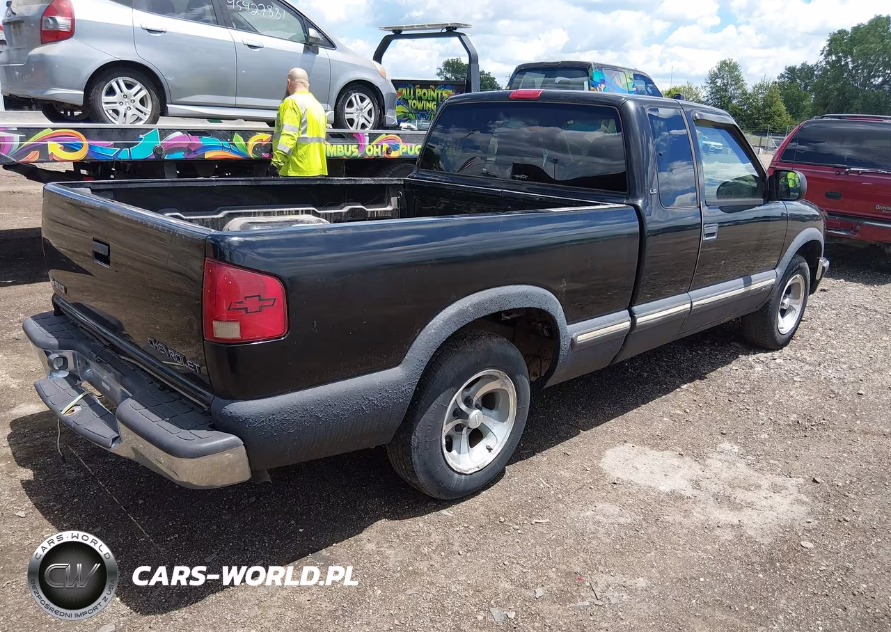 2003 Chevrolet S-10 Ls VIN:1GCCS19HX38158373 - 4