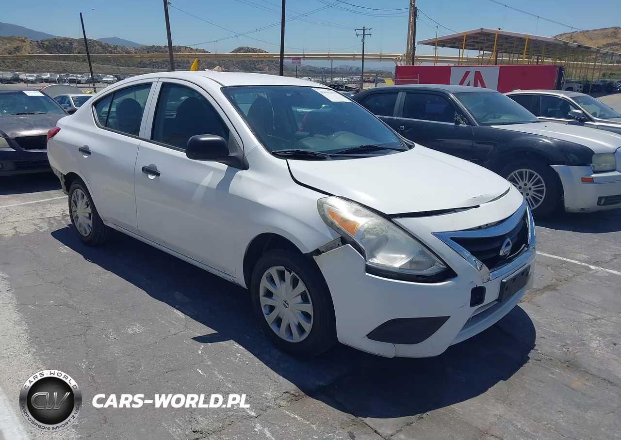 2015 Nissan Versa 1.6 S – zdjęcie 1 z 17