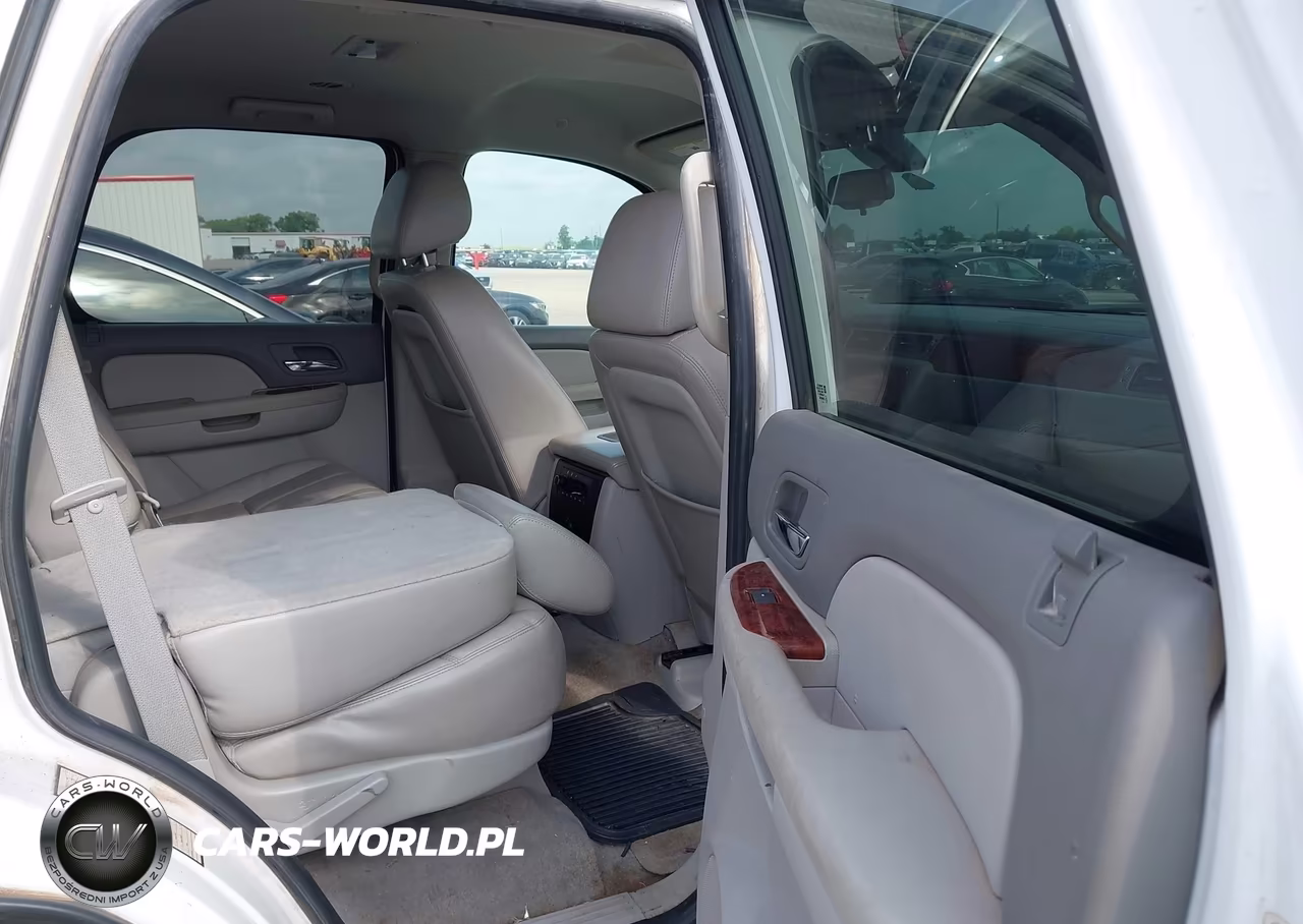 2011 Chevrolet Tahoe Lt VIN:1GNSCBE03BR277025 - 8