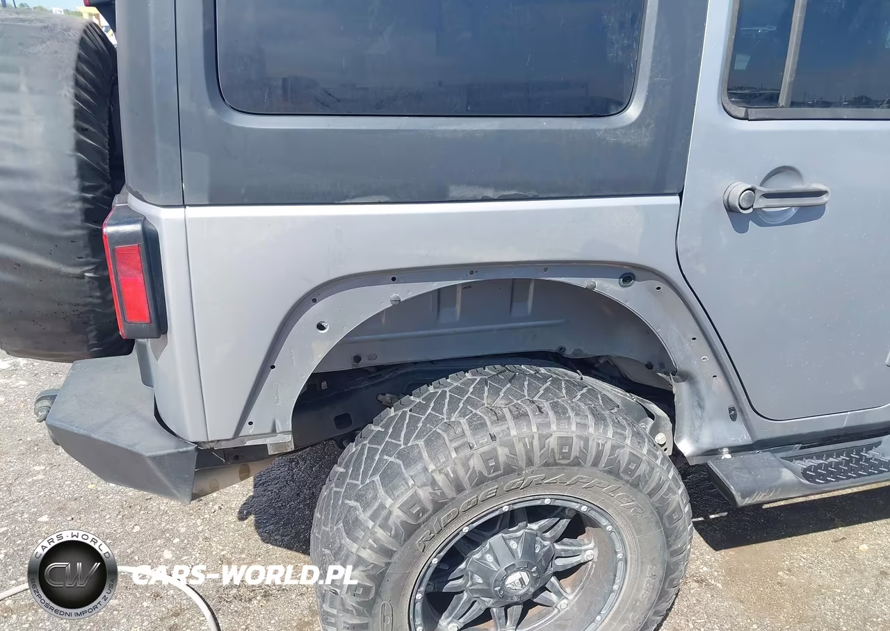 2013 Jeep Wrangler Unlimited Sport VIN:1C4BJWDG6DL626110 - 17