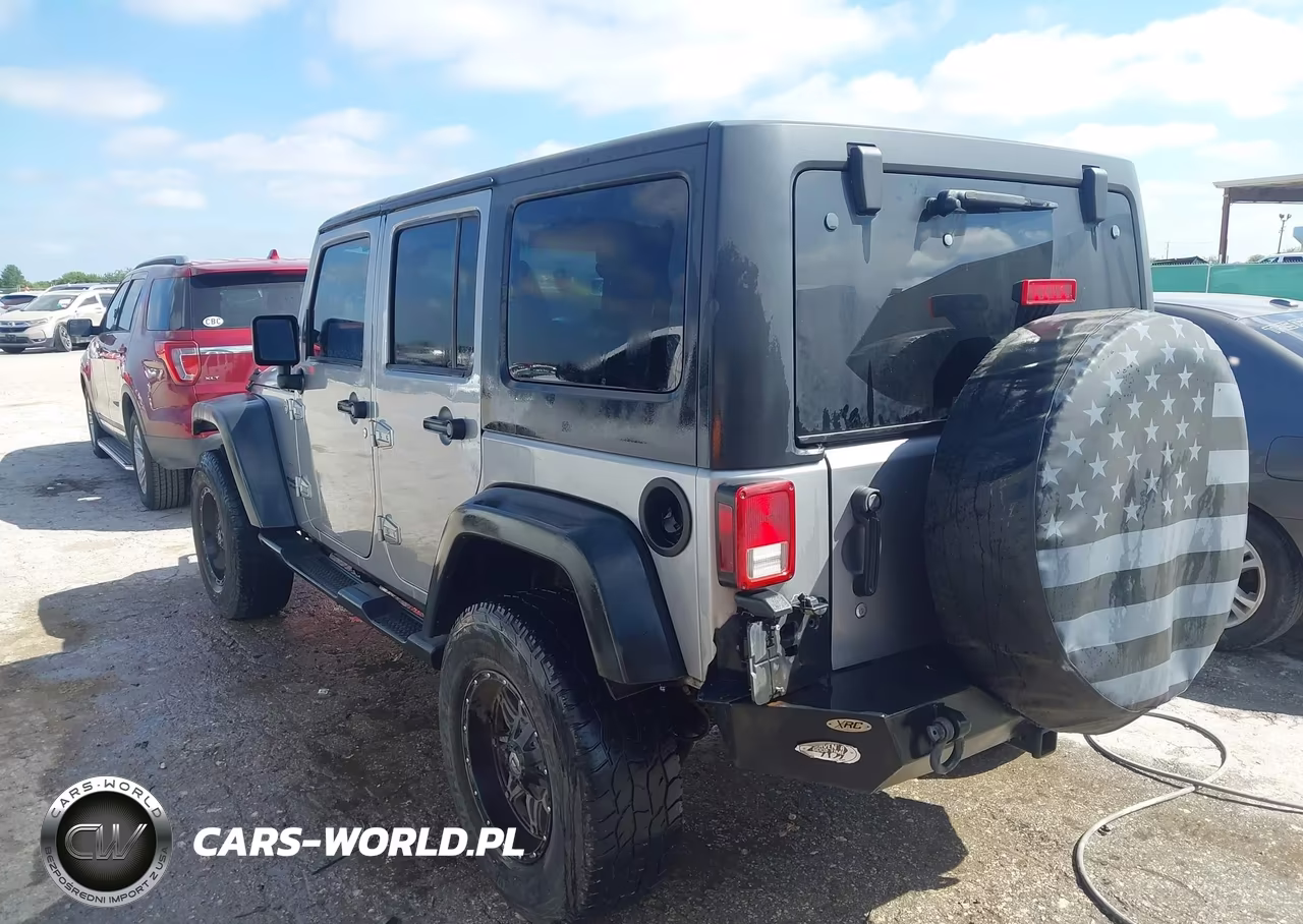 2013 Jeep Wrangler Unlimited Sport VIN:1C4BJWDG6DL626110 - 3