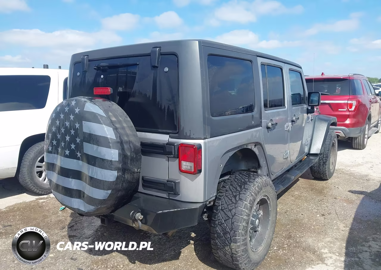2013 Jeep Wrangler Unlimited Sport VIN:1C4BJWDG6DL626110 - 4